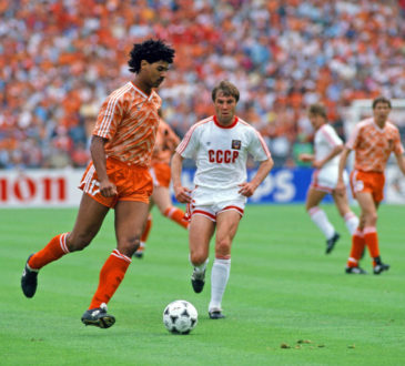 Frank Rijkaard, l'une des figures du onze des Pays-Bas, ici lors de la finale de l'Euro 1988, remportée 2-0 face à l'URSS. [Imago / One Football]